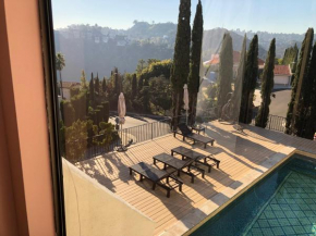 Hollywood hills private room available